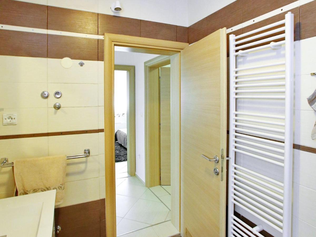 Sun-Kissed Apartment In Bibinje With Garden Номер фото